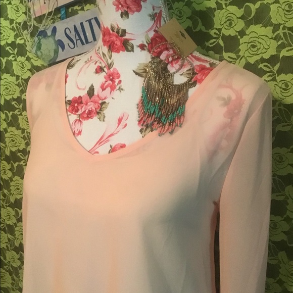NWOT PINK BELL SLEEVE BLOUSE - Picture 3 of 8